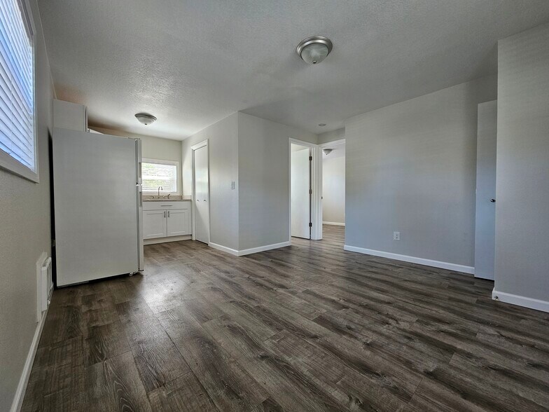 Building Photo - 3220 SE Rockwood St