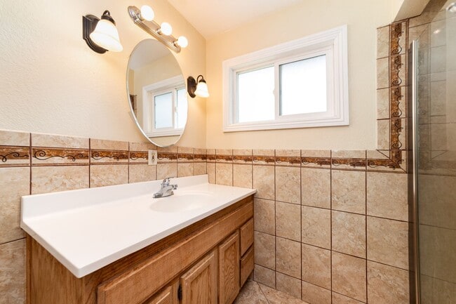 Building Photo - Charming Single-Story 3-Bed Home with Pool in Camarillo