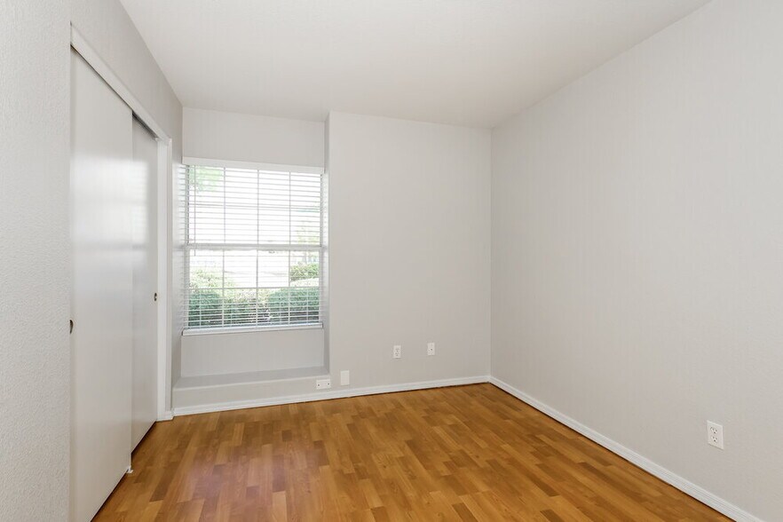 Building Photo - 6402 W Potter Dr