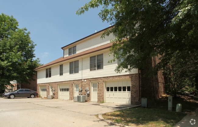 Building Photo - Squire Lake Townhomes