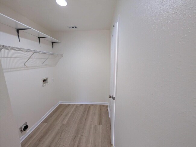 Building Photo - beautiful 3-bedroom, 2.5-bath home in the heart of Tomball!