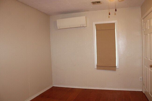 Building Photo - HOLIDAY SPECIAL-One Month FREE with 12 Mon...