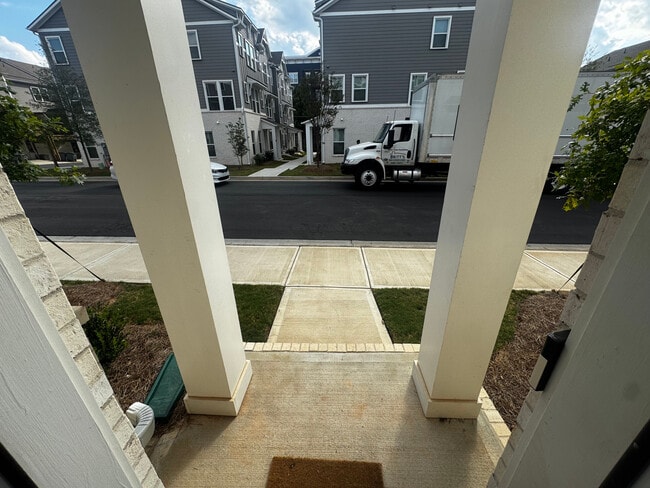 Building Photo - Room in Townhome on Chestnut Trce