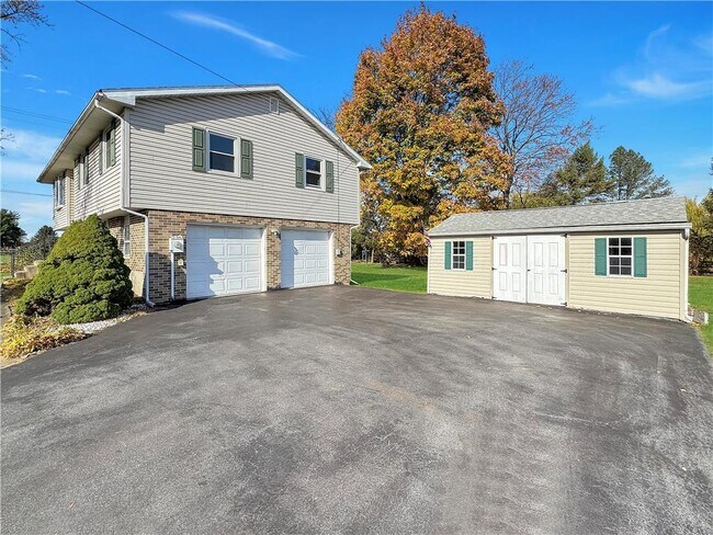 Building Photo - 3722 Hecktown Rd