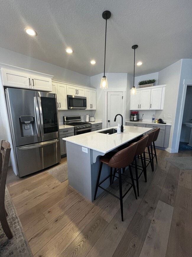 Building Photo - Beautiful Vinyard Townhouse