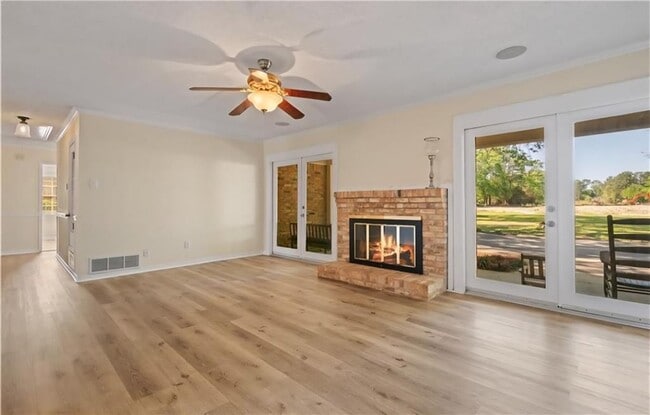 Building Photo - 3813 St Andrews Loop N
