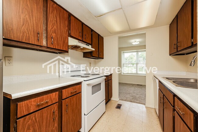 Building Photo - 5664 Troy Villa Blvd