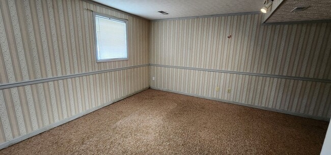 Building Photo - 2 Bedrooms Basement Penn Laird