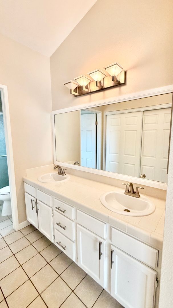 Building Photo - Recently updated Single-Story Home in the lovely community of Wildomar!