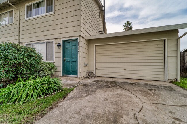 Building Photo - 0887