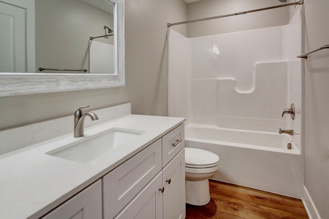 Building Photo - Three Bedroom Townhome