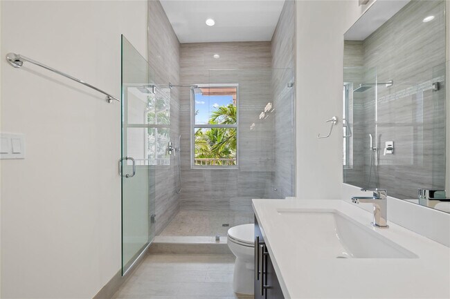 Building Photo - 1430 SW 4th Ave