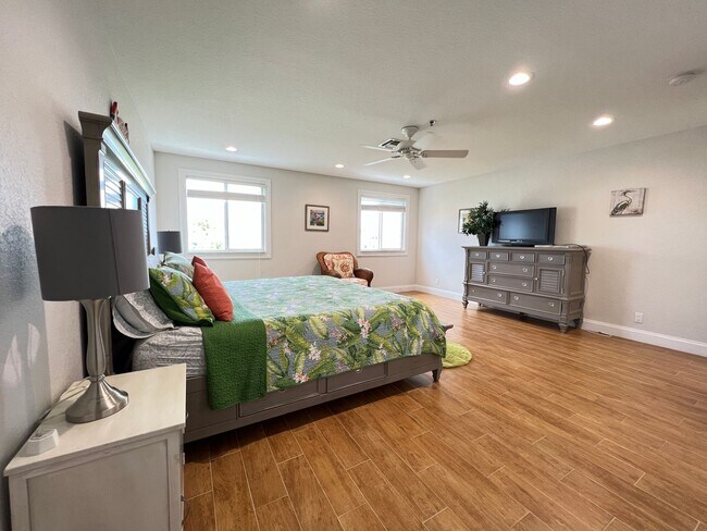 Building Photo - Beautiful 4 Bed 4.5 Bath luxury Townhouse with Elevator located by the Beach Lauderdale by the Sea