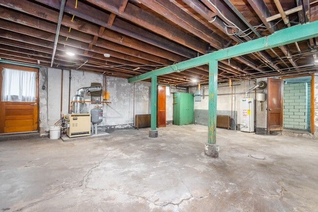 Building Photo - AVAILABLE FOR EARLY DECEMBER! Do not miss ...