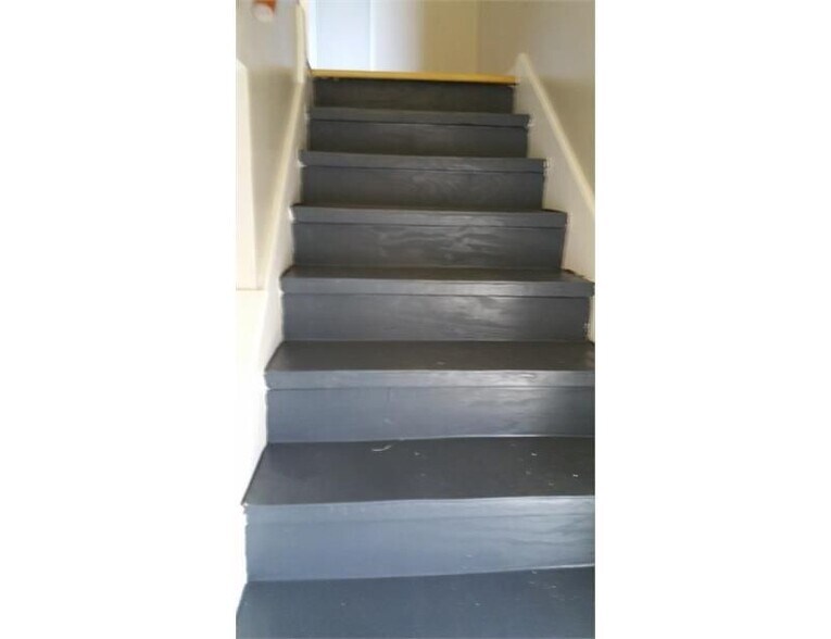 Building Photo - 10921 Roger Dr