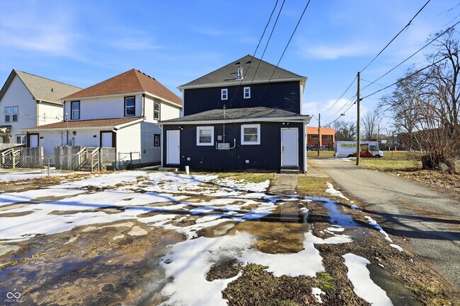 Building Photo - 512 N Beville Ave