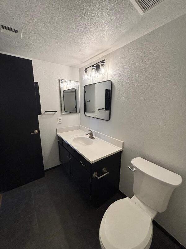 Building Photo - 10610 S 48th St