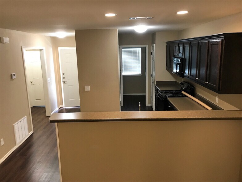 Building Photo - 4262 Castlegate Dr