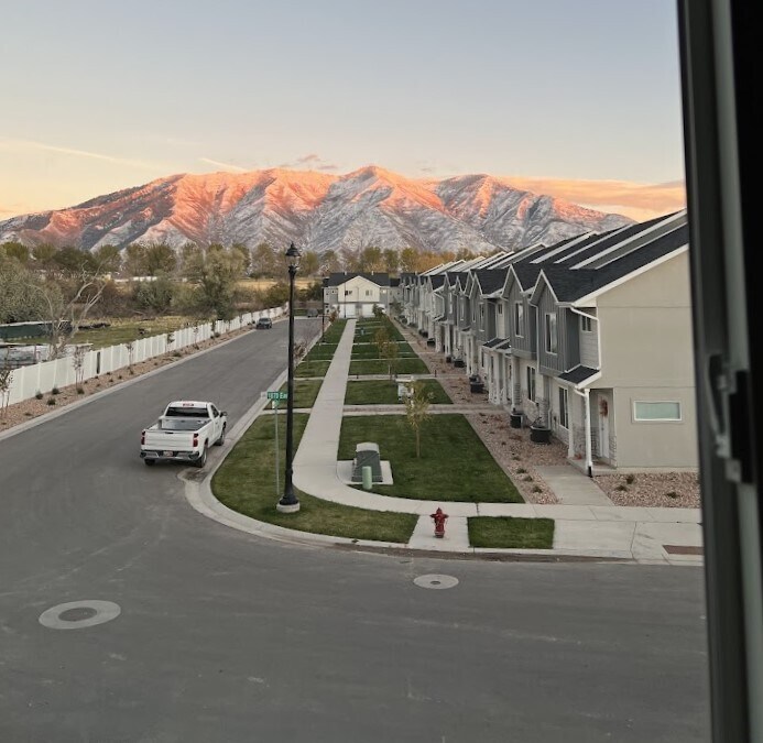 Building Photo - 1593 N 1870 E