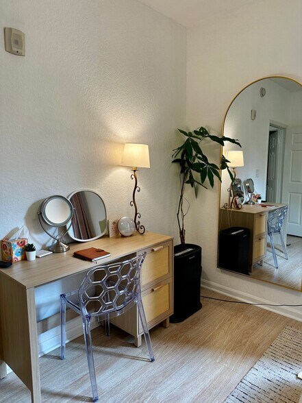 Building Photo - 8539 Gate Pkwy W