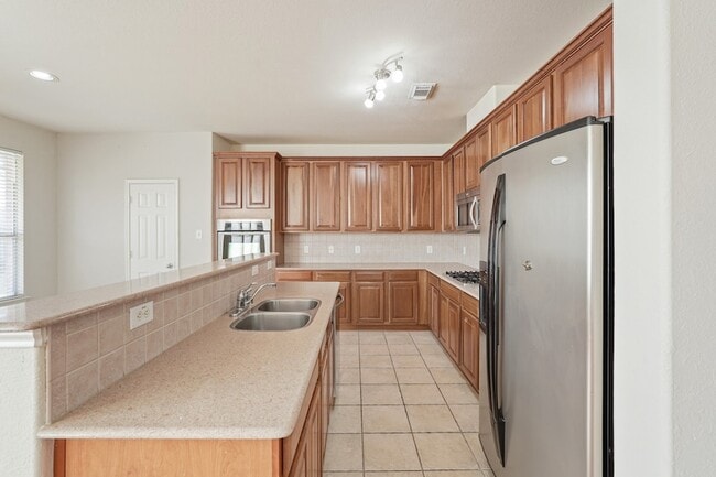 Building Photo - 29650 Legends Green Dr