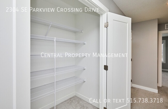 Building Photo - 2304 SE Parkview Crossing Dr