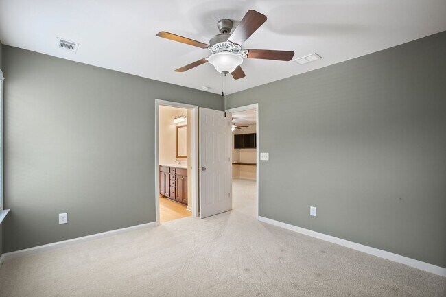 Building Photo - 248 Vinca Cir
