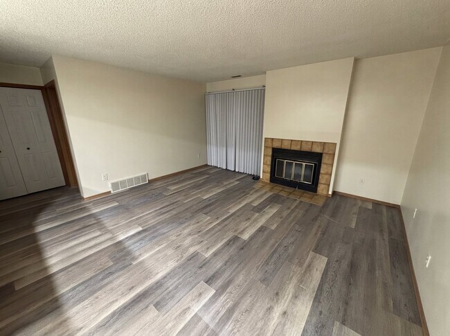 Building Photo - 1206 Firefly Cir