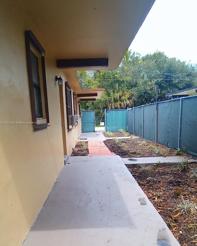 Building Photo - 1710 NW 9th St