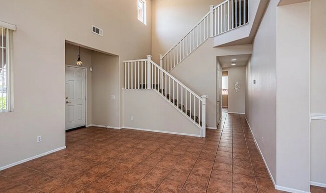 Building Photo - Gorgeous Four Bedroom Three Bathroom Home in Winchester