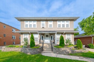 Building Photo - 818 N La Grange Rd