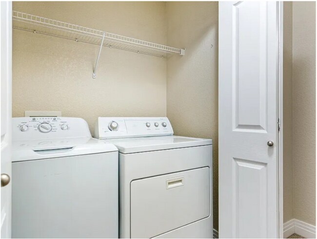 Building Photo - Adorable two bed two bath condo with office! 2 WEEKS FREE WITH LEASE SIGNED BY 6/30/2026