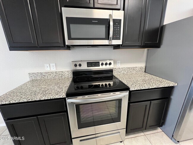 Building Photo - 28945 N Amber Way