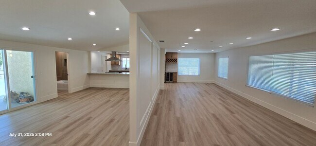 Building Photo - 3024 Sonrisa Dr