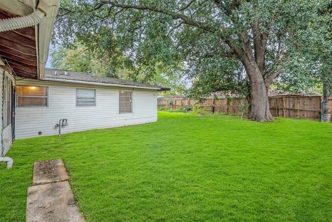Building Photo - 6114 Doulton Dr