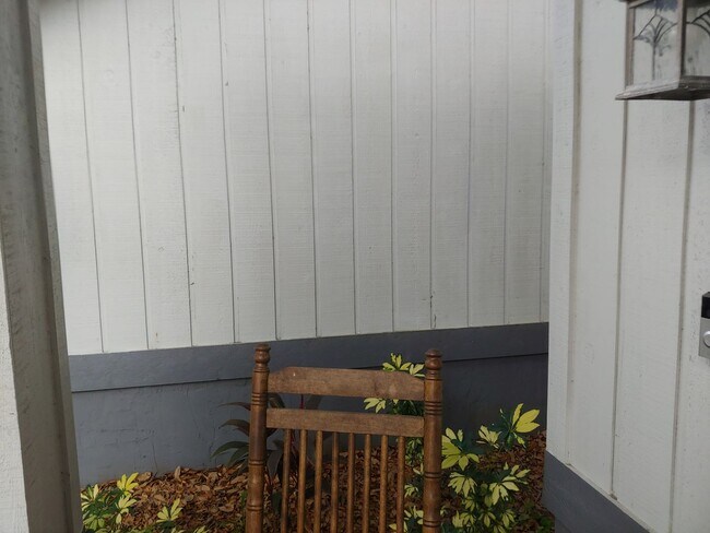 Building Photo - Beautifully Renovated Home in The Reserve!