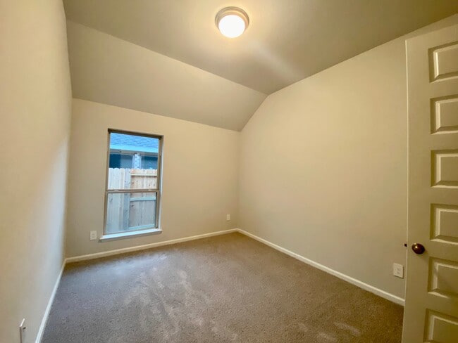 Building Photo - 9411 Trestle Creek Ct