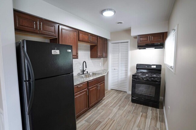 Building Photo - Freshly Renovated 3-Bedroom Home – Quality...