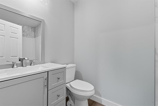 Building Photo - 96 Collins Rd