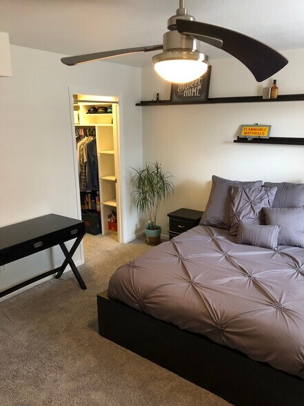 Building Photo - 7395 E Eastman Ave