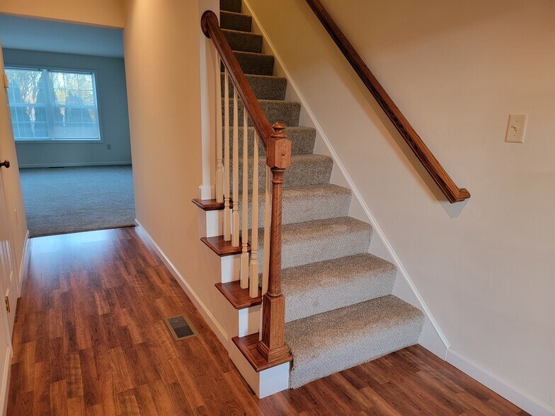 Building Photo - 302 Mount Olive Ln