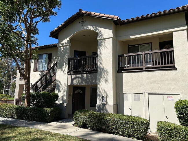 Building Photo - Beautiful 2 Bed 2 Bath Tustin Ranch Condo With Golf Course Views!