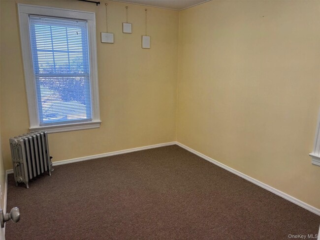 Building Photo - 6-12 College Pl