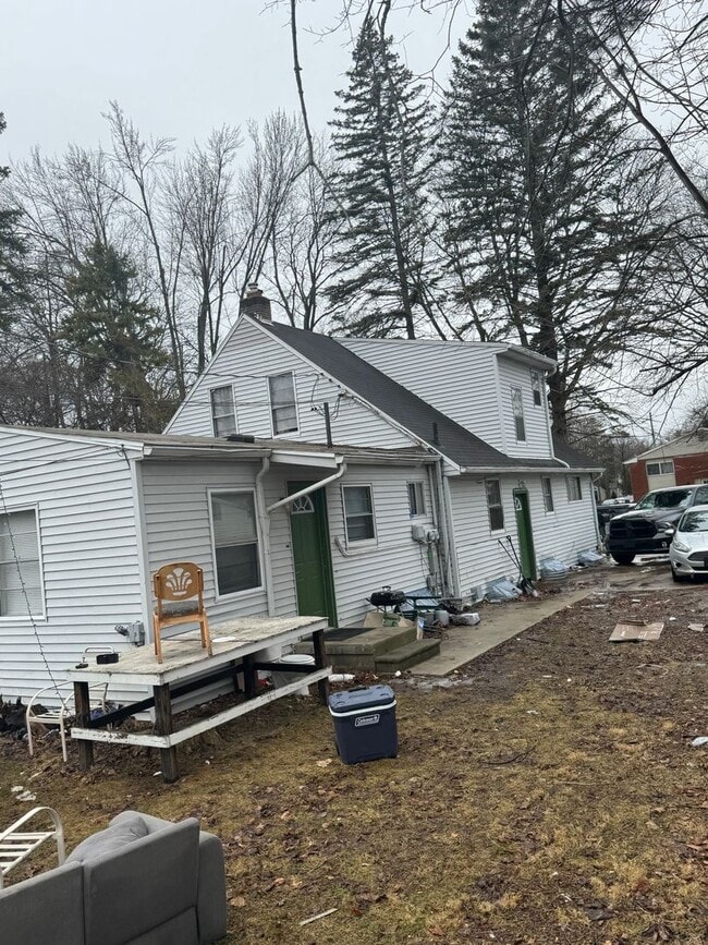 Building Photo - 568 Spartan Ave