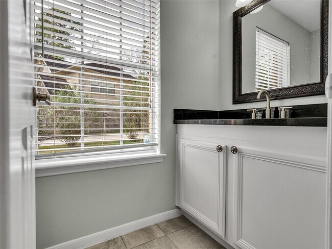 Building Photo - 22 Windledge Pl