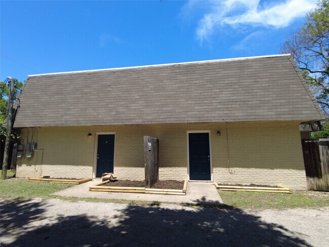 Building Photo - 5002 Blue Spruce Cir