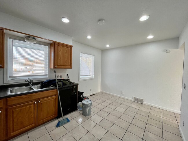 Building Photo - Renovated 4 bedroom home for rent