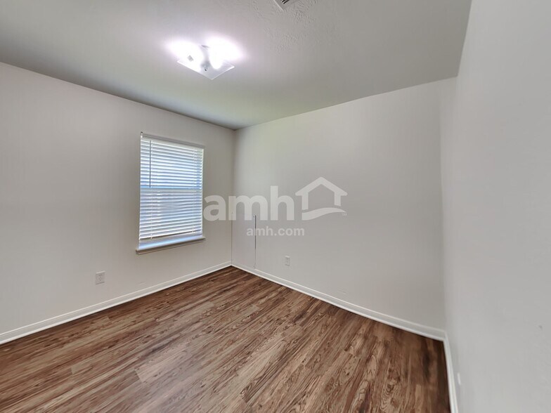 Building Photo - 13210 Ambrosa Dr