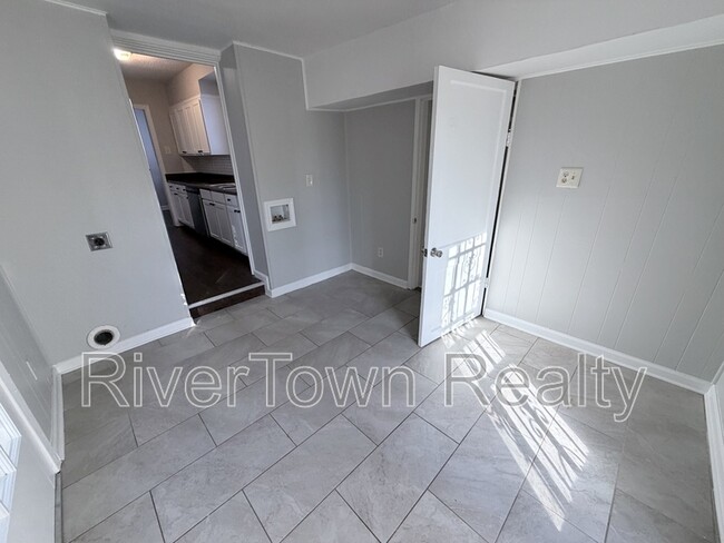 Building Photo - 508 Sharon Dr