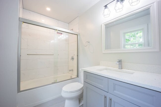 Building Photo - 1 Kewanee Rd